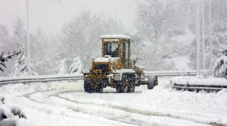 Προβλήματα κυκλοφορίας στη Βόρεια Ελλάδα λόγω χιονόπτωσης