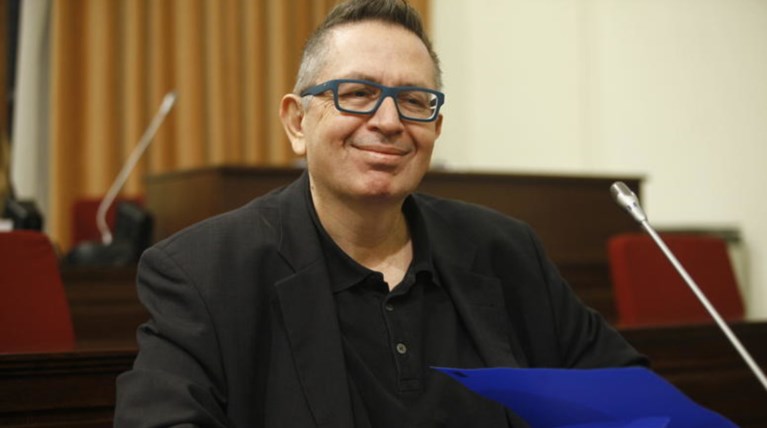 Πλήθος κόσμου στο τελευταίο αντίο στον Θέμο Αναστασιάδη