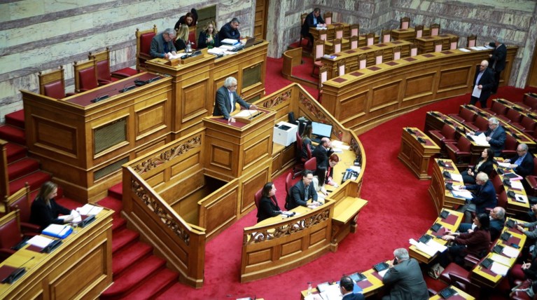 «Παιχνίδια» στη Βουλή με την κυβερνητική πλειοψηφία