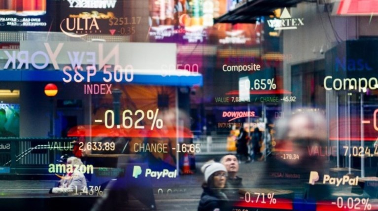 Reuters: Σε χαμηλό εξαμήνου οι αποδόσεις των ελληνικών ομολόγων
