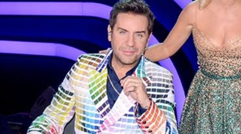 YFSF: «Ο Μαζωνάκης ντύθηκε χρωματολόγιο, μια ευγενική χορηγία της βιβεχρωμ»