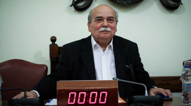Βούτσης για σενάρια προσχώρησης βουλευτών: "Δεν σχολιάζω, κοντός ψαλμός"