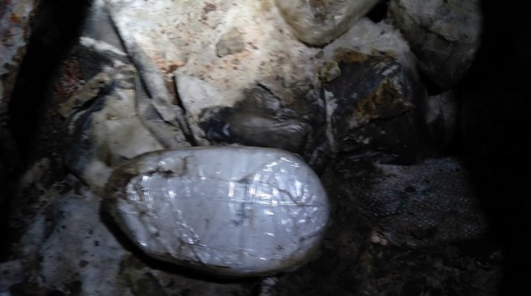 Κέρκυρα: 48χρονος έκρυβε σε βαρέλια και τενεκέδες 6,5 κιλά χασίς