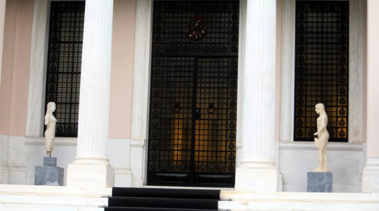 Κυβερνητικές πηγές: «Κατέρρευσε το αφήγημα περί κυβέρνησης κουρελού»