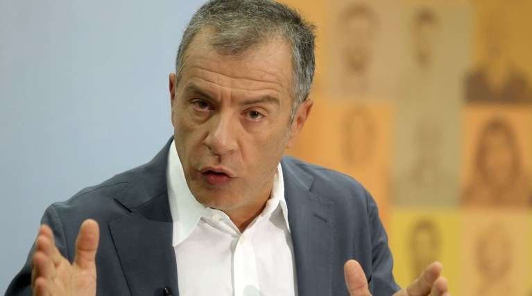 Θεοδωράκης: Διπλή ανηθικότητα η λευκή επιταγή των 6 βουλευτών