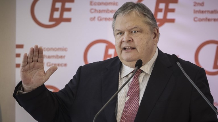 «Αλλοίωση του πολιτεύματος» καταγγέλλει ο Βενιζέλος