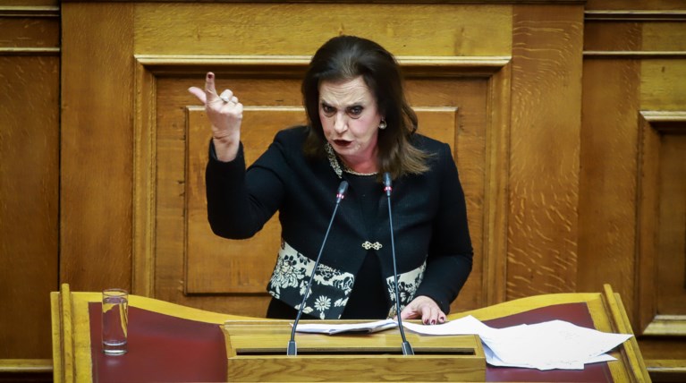 Εκτός εαυτού η Μεγαλοοικονόμου στη Βουλή- Βολές σε Λεβέντη