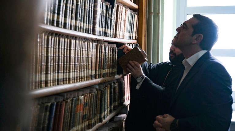 Παραμένουν οι δύο γραμμές στο Μαξίμου για το χρόνο των εκλογών