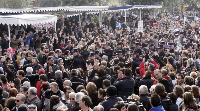 ΣΕΒ: Επτά στους δέκα Έλληνες συμμετέχουν στα κοινά