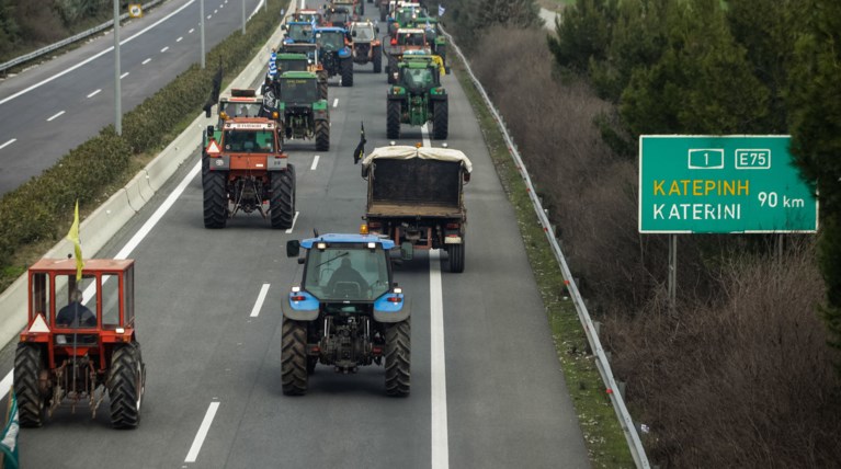 Οι αγρότες αποφασίζουν για τις κινητοποιήσεις-συνέλευση στο μπλόκο Νίκαιας