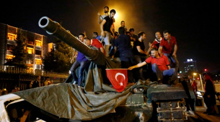 Berliner Zeitung: Κατηύθυνε η τουρκική κυβέρνηση το πραξικόπημα;