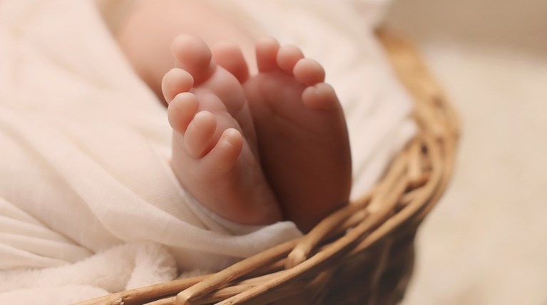 Κύκλωμα παράνομων υιοθεσιών εξαρθρώθηκε στη Θεσσαλονίκη