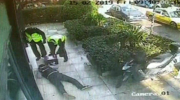 Καρέ-καρέ η ληστεία χρηματαποστολής στο Ψυχικό