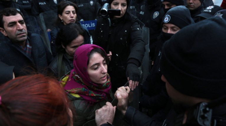 Τουρκία: Εκατοντάδες συλλήψεις για στήριξη σε Κούρδους μαχητές
