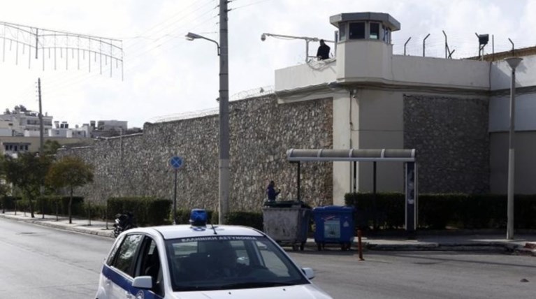 "Ο ψήστης, το κοτόπουλο και η μαφία των φυλακών"