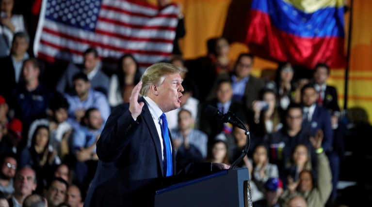 Τραμπ σε στρατιωτικούς στη Βενεζουέλα: Διακινδυνεύετε τη ζωή σας