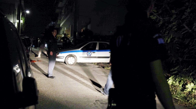 Ύποπτη βαλίτσα έξω από δικηγορικό γραφείο στα Εξάρχεια