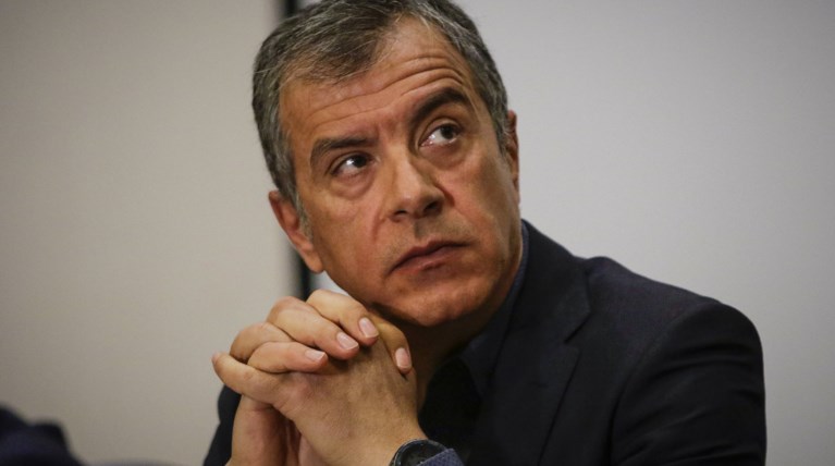 Θεοδωράκης: ΣΥΡΙΖΑ-ΝΔ προσπαθούν να κόψουν τον ενδιάμεσο χώρο