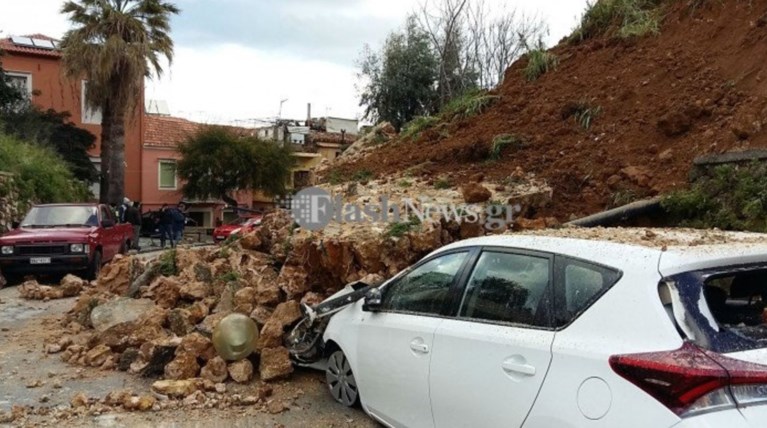 Κατέρρευσε τμήμα μνημείου στην παλιά πόλη των Χανίων [φωτό - βίντεο]