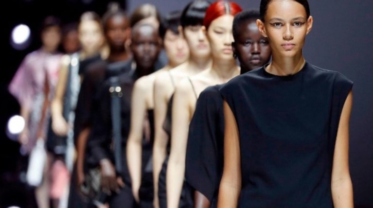 Φρέσκος αέρας στον οίκο Lanvin με τον νέο σχεδιαστή Μπρινό Σιαλελί