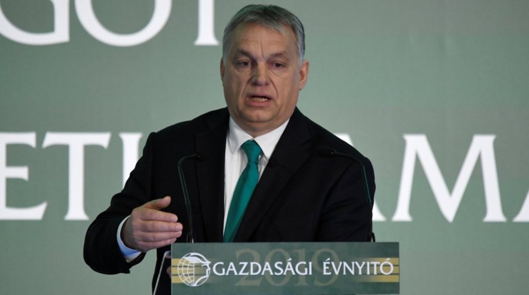 Ορμπάν για επικριτές του στο ΕΛΚ: Χρήσιμοι ηλίθιοι, υπηρετούν την αριστερά