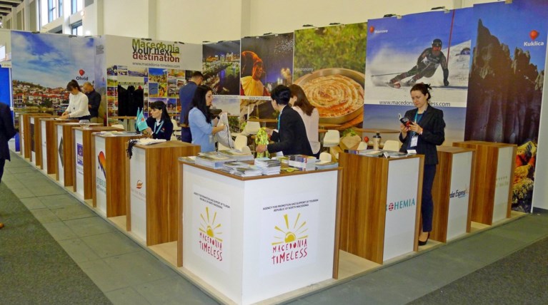 Κατέβηκε το «Μακεδονία» μετά από παρέμβαση της πρεσβείας