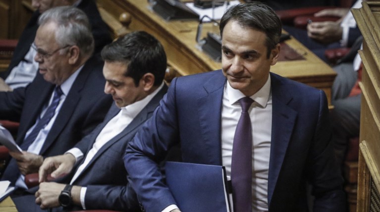 Kόντρα Τσίπρα - Μητσοτάκη στο Twitter για την «ολιγαρκή αφθονία»