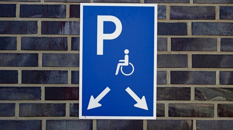 Χανιά: «Ηλεκτρονικό μάτι» τοποθετείται στις θέσεις στάθμευσης ΑμεΑ