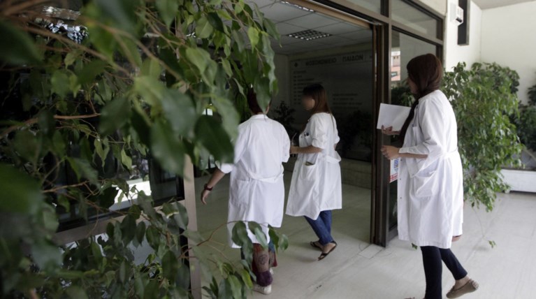 Αναδρομικά για γιατρούς του ΕΣΥ - 'Μπαράζ' δικαστικών αποφάσεων