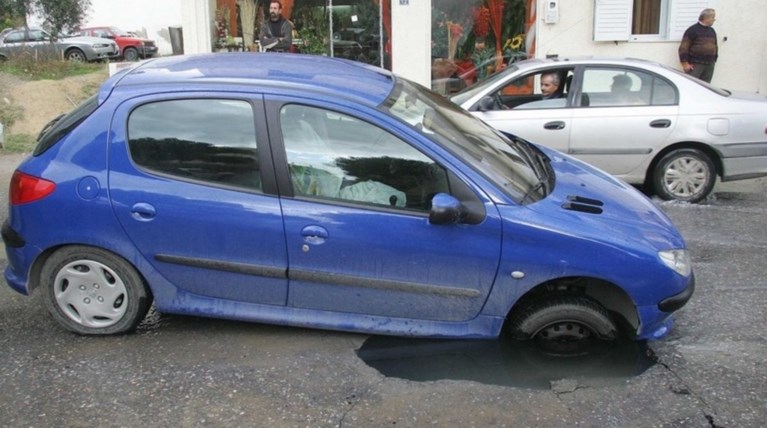 Ηράκλειο: Περίπου χίλια αιτήματα για λακκούβες στους δρόμους, σε δύο μήνες