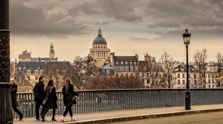 Παρίσι, Χονγκ Κονγκ, Σιγκαπούρη οι ακριβότερες πόλεις για να ζει κανείς