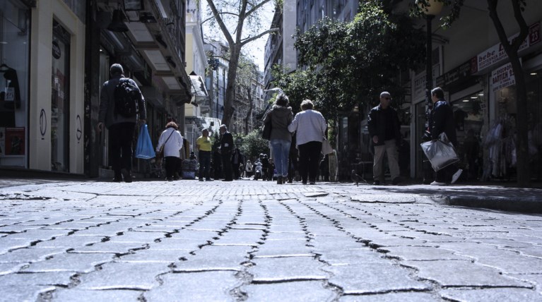 Το ΑΕΠ αυξάνεται, το εισόδημα των αυτοαπασχολούμενων μειώνεται