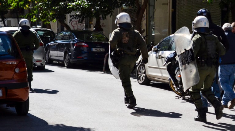 Επεισόδια Καλλιθέα: Δώδεκα συλλήψεις, ένας και για επίθεση σε μετανάστη