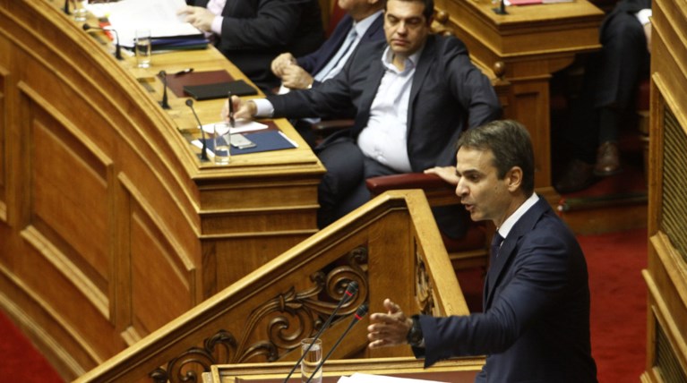 "Πόλεμος" ΝΔ - ΠΑΣΟΚ - κυβέρνησης για τα δάνεια των κομμάτων