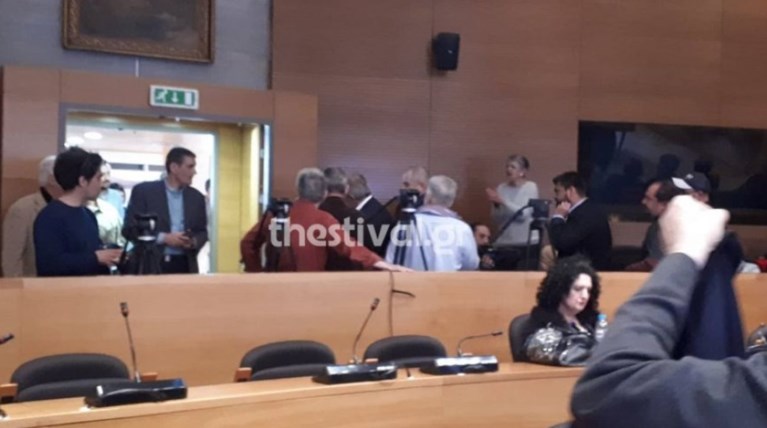 Αποδοκιμασίες στη Θεσσαλονίκη κατά Βούτση για τη Συμφωνία των Πρεσπών