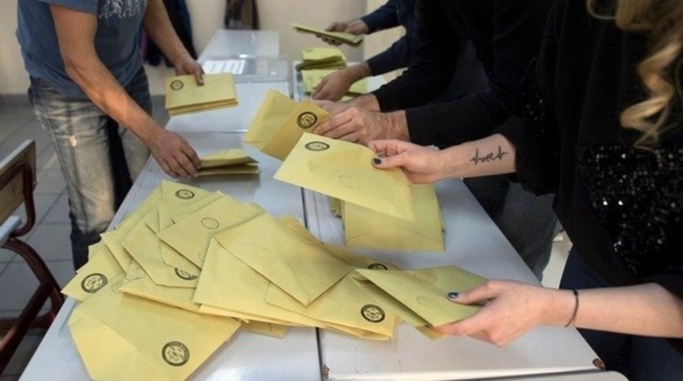 Επανακαταμέτρηση ψήφων σε 8 περιφέρειες της Κωνσταντινούπολης