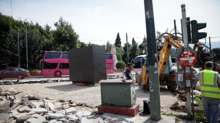 Στήνεται το άγαλμα του Μεγάλου Αλεξάνδρου στην Αθήνα - Εικόνες