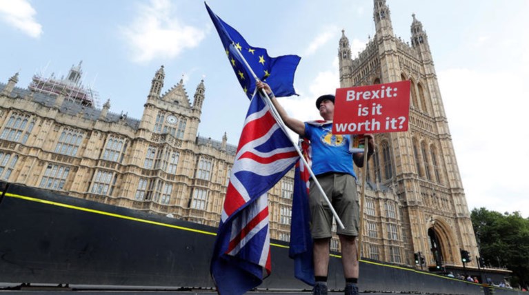 Brexit: Δεύτερο δημοψήφισμα ζητούν κόμματα της αντιπολίτευσης