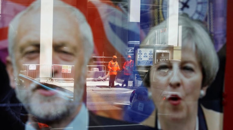 Brexit: «Ευελιξία» επέδειξαν Τερέζα Μέι και Τζέρεμι Κόρμπιν