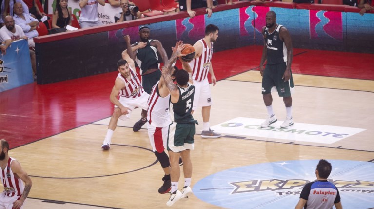 Διεκδικούν την πρόκριση στα πλέι οφ Παναθηναϊκός και Ολυμπιακός