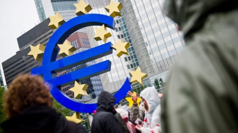 ΕΚΤ: Οι κίνδυνοι των σταθερά χαμηλών επιτοκίων