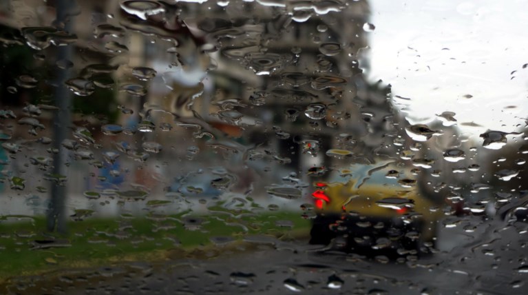 Κακοκαιρία με ισχυρές βροχές, καταιγίδες και χαλάζι