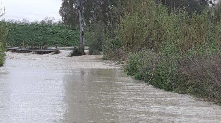 Πλημμύρες και κατολισθήσεις στην Κρήτη, παρασύρθηκαν ΙΧ