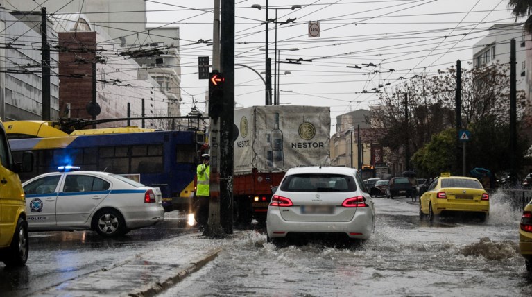 Κλειστό τμήμα της Πειραιώς λόγω της έντονης βροχόπτωσης