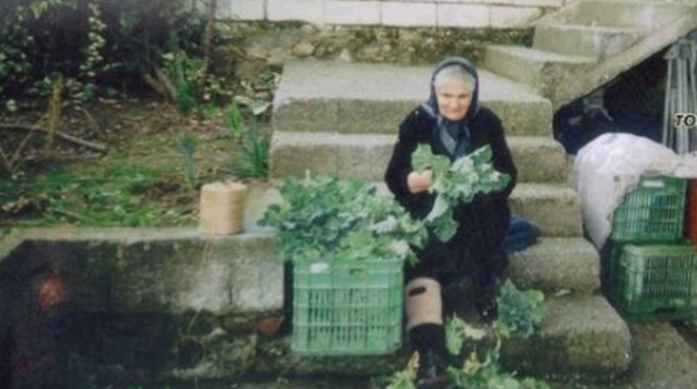Σοκαρισμένη η 82χρονη που δικάζεται γιατί πουλούσε χόρτα χωρίς άδεια