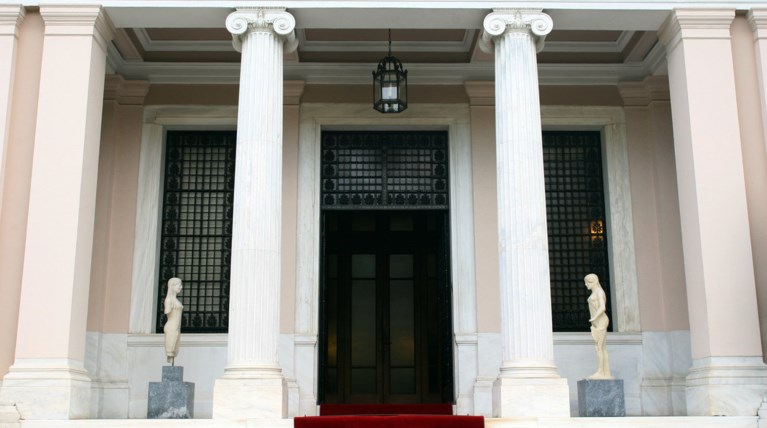 Τα γκάλοπ, οι εκλογές και τα σύννεφα στην αυλή του Μαξίμου