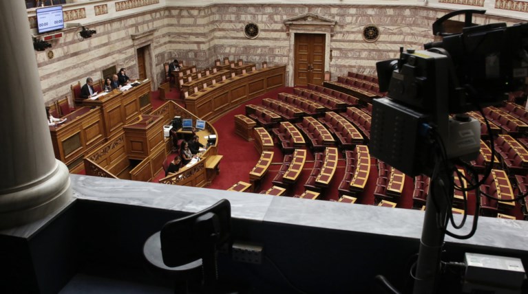 Αναδρομικά έως και 360.000 ευρώ ζητούν συνταξιούχοι βουλευτές