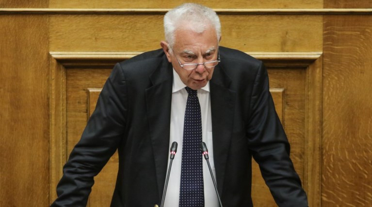 Πικραμμένος για Novartis: Φαρσοκωμωδία με πολύ κακό συγγραφέα