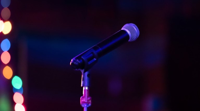 Διάσημη ελληνίδα τραγουδίστρια αποκαλύπτει: Έγινα μαμά υπό άκρα μυστικότητα