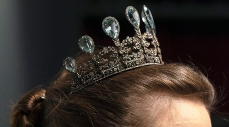 Η ιστορία μιας πολύτιμης & σπάνιας τιάρας Φαμπερζέ αξίας 300.000 $